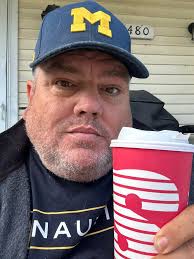 Single man from Port Huron Michigan seeks partner