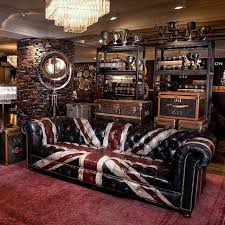 Comment Une Maison De Reve Est Devenu Une Sorte De Cauchemar Grandesmaisons Decoration Salon Anglais Idee Deco Garage Decoration Style Industriel Retro