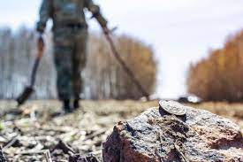 Whether you are just starting out in the wonderful world of metal detecting or ground balancing is fixed on the vanquish 340 and it has 3 find modes: 8 Best Metal Detectors Under 200