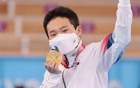 2 플레이오프에서 논란이 되었던 아데토쿤보의 플레이들.gif. 9zqw Fvw7stsnm