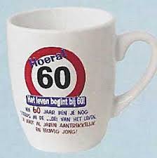 Mok Tekst 60 Jaar Feestartikelen Feestreus Nl Slingers Ballonnen Snoep En Meer