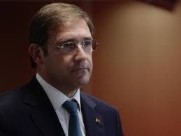 ˈpeðɾu mɐnuˈɛl mɐˈmɛðɨ ˈpasuʃ kuˈɐʎu; Passos Coelho Surpreende Com Novo Visual A Ferver Vidas