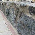 Bau Einer Bruchsteinmauer Als Abgrenzung Zur Strasse Gartenbau Selber Gemacht Gartenbau Steine Basaltsteine