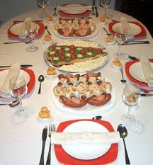 5 oua, un praf de sare, 5 linguri de zahar, 5 linguri de ulei, 5 linguri de faina, 1 praf de copt, 500 ml frisca lichida. Meniu Pentru Seara De Craciun Retete Culinare Cu Laura Sava Cele Mai Bune Retete Pentru Intreaga Familie