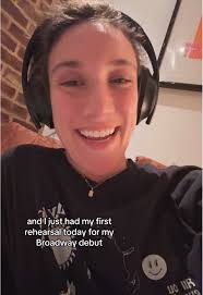 Hi, my name is amanda clement and how the f*uck do you do this? #broad...