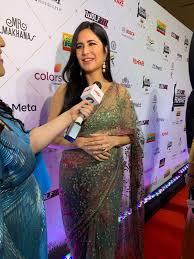 TIMES NOW on X: "Katrina Kaif looks radiant in a saree at the  #FilmfareAwards2022 red carpet. https://t.co/kMCCpIaGae" / X