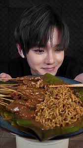 Nikmatnya Sate Padang dan Mi Goreng dalam Mukbang
