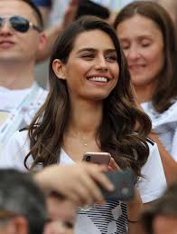 €* 15 eki 1988, gelsenkirchen, almanya. Hat Sich Mesut Ozil Mit Seiner Amine Verlobt B Z Berlin