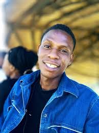 Green Shirt guy is in an alter ego 🤣