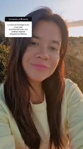 Psicóloga Rebecca en tiktok cuenta como vivir en Portugal en una casa hasta  con piscina vale lo mismo que un cuarto en el Zonte en El Salvador.