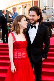 Kit has no social media accounts. Kit Harington And Rose Leslie Confirmed Their Engagement In An Unexpectedly Romantic Way Vogue