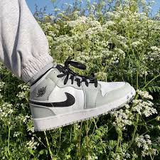 Pin By Lex On Sneakers In 2020 Jordan Shoes Girls White Nike Shoes Nike Air Shoes