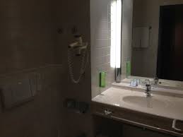 Wifi in public areas is free. Bad Aufnahme Von Holiday Inn Hamburg Tripadvisor
