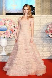 6 lily james' dress was tricky now that we know lily james's waist wasn't digitally altered, it makes us wonder about the dresses she wore throughout the film. Lily James Best Red Carpet Looks Lily James Cinderella Irl
