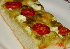 Focaccia Cu Pesto Rosii Si Branza De Capra Mancare