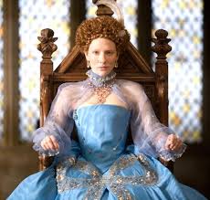 De Los Libros De Historia A La Pantalla Grande Las Biopics Mas Iconicas Elizabeth The Golden Age Elizabeth Movie Costume Design