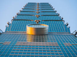 Mit 508 metern ragt taipei 101 (benannt nach seinen 101 stockwerken) weit über die skyline der stadt. Tuned Mass Dampfer In Tapei 101 Lizenzfreie Fotos Bilder Und Stock Fotografie Image 82328910