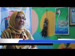 Kepala sekolah merupakan salah satu ptk yang posisinya memegang peran sangat signifikan dan strategis dalam meningkatkan profesionalisme guru dan mutu pendidikan di sekolah. Video Profil Kepala Sekolah Berprestasi Ibu Sri Basuki Youtube