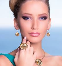 Iris Dailey's Instagram, Twitter & Facebook