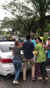 Maybe you would like to learn more about one of these? Video Biadap Ini Cerita Sebenar Jemaah Masjid Pukul Pemandu Kereta Cina