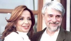 A 64 anni, simona izzo ha deciso di mettersi in gioco in un ambiente che non è proprio il suo. Simona Izzo