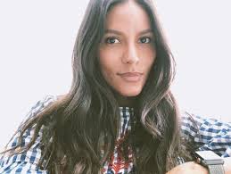 Modelo Emanuela de Paula grávida pela primeira vez aos 29 anos