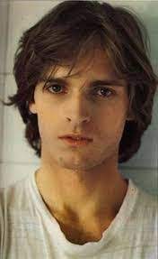 Be careful of this cute devil, has no moral and is difficult to satiate. Resultado De Imagen De Miguel Bose Joven Miguel Bose Miguel Bose Joven Bose
