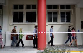 Despite Covid 19 Long Lines As Singaporeans Vote In Masks