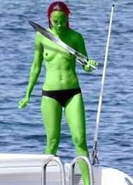 ZOE SALDANA CAUGHT TOPLESS - Alrincon.com