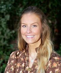 Caroline Land's Instagram, Twitter & Facebook