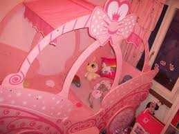 In einem kleinen kinderzimmer sind hochbetten eine gute wahl, da du den platz unter der liegefläche als stellfläche für möbel und. Prinzessin Bett Als Kutsche Kaufen Auf Ricardo