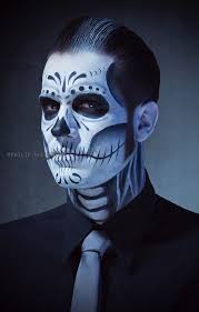 En este estado, la tradición gira en torno a la visita al panteón para llevar flores, asear las tumbas y, en algunos para las etnias huastecas, celebrar a los muertos es festejar la vida. Jochen Sugar Skull Makeup Dead Makeup Skull Makeup