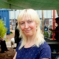 Helen Der's Instagram, Twitter & Facebook