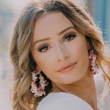 Mary Hankey's Instagram, Twitter & Facebook