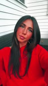 Mariana Eckert's Instagram, Twitter & Facebook