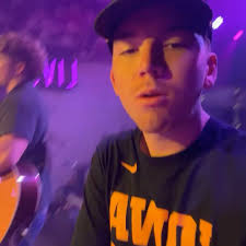 The Last 12 months ➡️, 2025 taught me to take more photos lol. May the new  year be brought with more music, friends and memories. 🥂