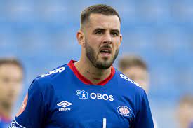 Aron dønnum (aron leonard dønnum, born 20 april 1998) is a norwegian footballer who plays as a right winger for norwegian club vålerenga fotball. Qm Aqx9xucknnm