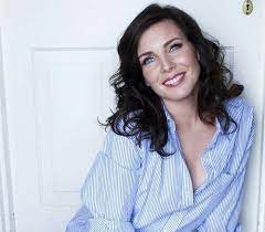 June Diane Raphael Love This Hair Colour On Her June Diane Raphael Beauty People Beautiful Celebrities