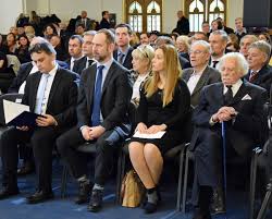 Egészen biztosan tudja, hogy a jók, a jóakaratúak, a békességszerzők jóval többen vannak. Un Vienna Twitter Da A Holokauszt Aldozatainak Nemzetkozi Emleknapjan Holocaustremembrance A Holokauszt Emlekkozpont Altal Szervezett Budapesti Megemlekezesen Vadlovo Judit A Unis Vienna Magyarorszagi Kepviseloje Olvasta Fel Antonioguterres Ensz