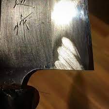 こんな所にグラインダーで傷をつけるような人が研ぎ屋を名乗っているとは 刃を付けれるようになったから研ぎ屋ですなんて人に大切な 包丁を渡してはいけません 研ぎ屋 谷中銀座 出刃 研ぎ陣 グラインダー abstract artwork instagram posts abstract