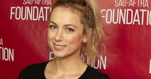 Iliza Shlesinger Pilot Where She 'Guides Women' In the Works