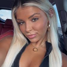 Selena Cameron's Instagram, Twitter & Facebook