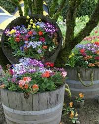 Viele modelle sind bereits im auslieferungszustand speziell imprägniert und so in den weil holzschutzmittel mit dem gießwasser auch in den garten gelangen kann, muss es frei von schadstoffen und absolut umweltfreundlich sein. Gartendeko Basteln Naturmaterialien 35 Beispiele Wie Sie Den Garten Aufpeppen