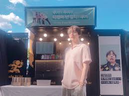 Hayranları bu ikisinin birbirini bulmasından memnunlar! When Bts V Confessed He Asked Wooga Squad To Send Him Coffee Truck Because He Was Jealous Of Jungkook