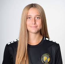 Ella Petry's Instagram, Twitter & Facebook