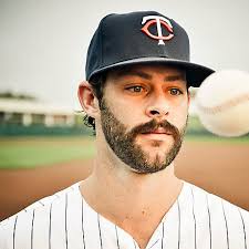 Twins reliever Aaron Thompson approaches baseball, and life, from left side 