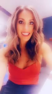 Shows this week: 🍁🎹🎶🎤🍂, •, 10/21 @chicagomarriottnaperville 7PM, •,  10/24 @granddukesrestaurant 7PM, •, 10/26 @abbeyfarms 1PM, •,  #singersongwritersofinstagram #pianogirl