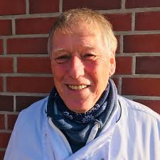 Unser Senior-Chef Karl-Georg hat heute Geburtstag🥳 Passend zum  Kar(l)freitag🙃 Alle Mitarbeiter wünschen Dir alles Liebe und Gute🍀