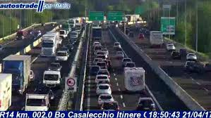 Spostare i camion sulla ferrovia per risolvere il problema del traffico lungo l'a14 e la statale 16: Weekend Traffico E Code In A14