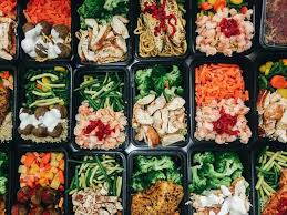 Buah buahan adalah makanan yang mengandung protein untuk diet seimbang terutama yang memilki rasa manis ke asam asaman. Healthy Fitness